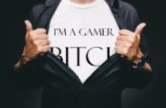 Una collezione delle migliori magliette a tema videogiochi recuperabili su Amazon magliette ispirate ai videogame retrò